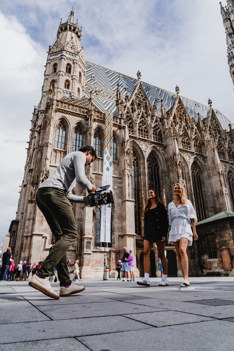 Paul Deubler beim Filmen in Wien Stephansplatz